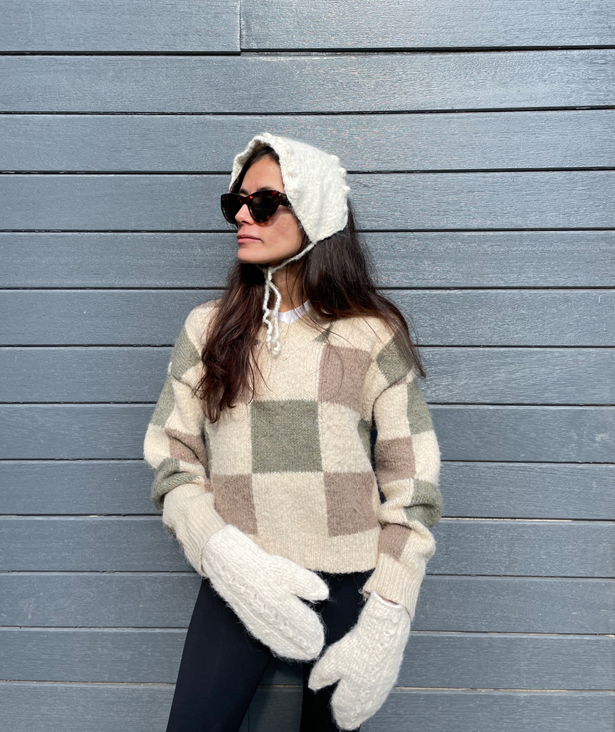 Siren Bonnet And Gloves Set