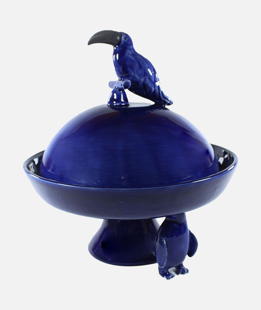 Servierplatte mit Haube und Tierfigur