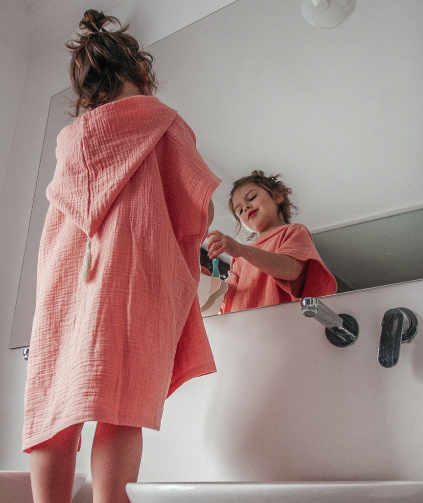 Salmon-Pink-Coloured-Double-Layered-Unisex-PonchoRobe_5 Strandponcho für Kinder mit Kapuze