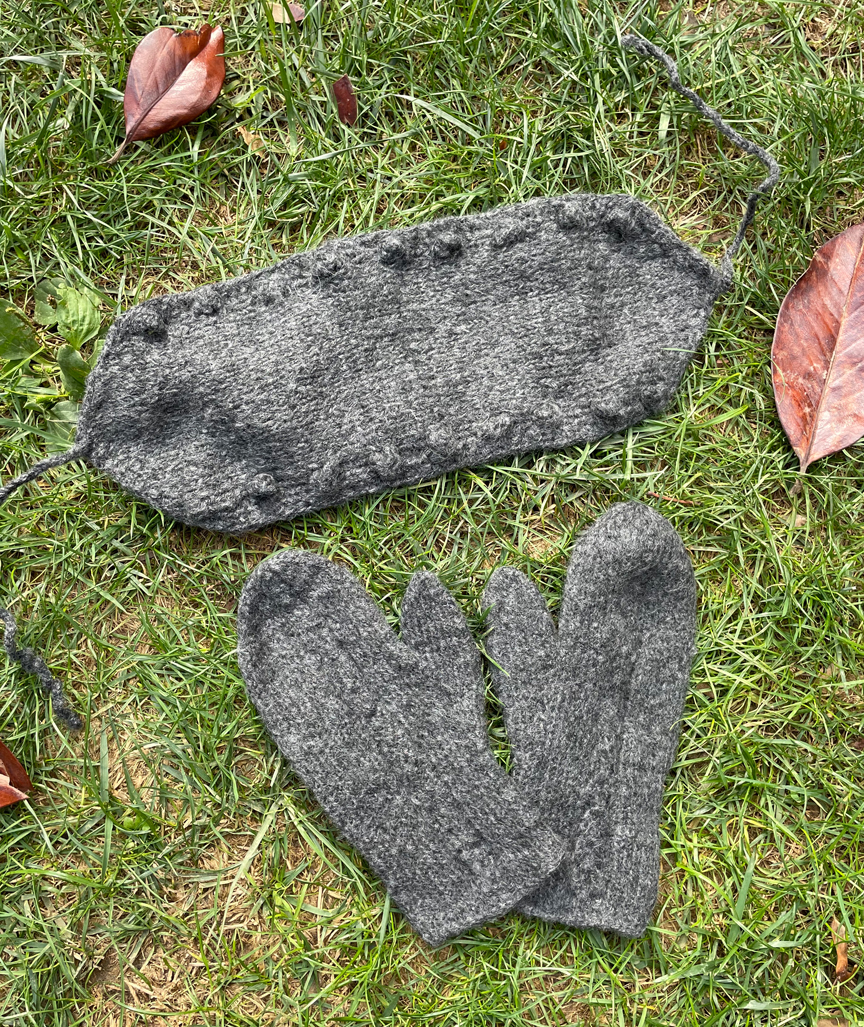 Siren Bonnet And Gloves Set