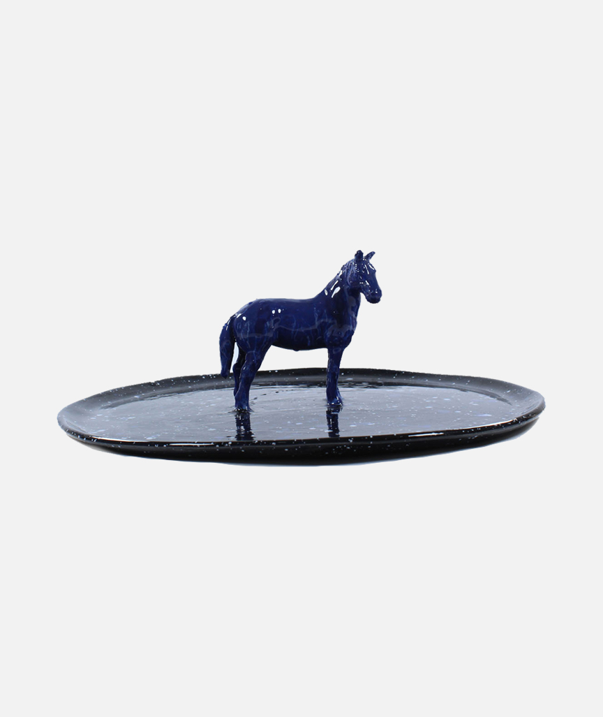 Teller mit Pferdefigur