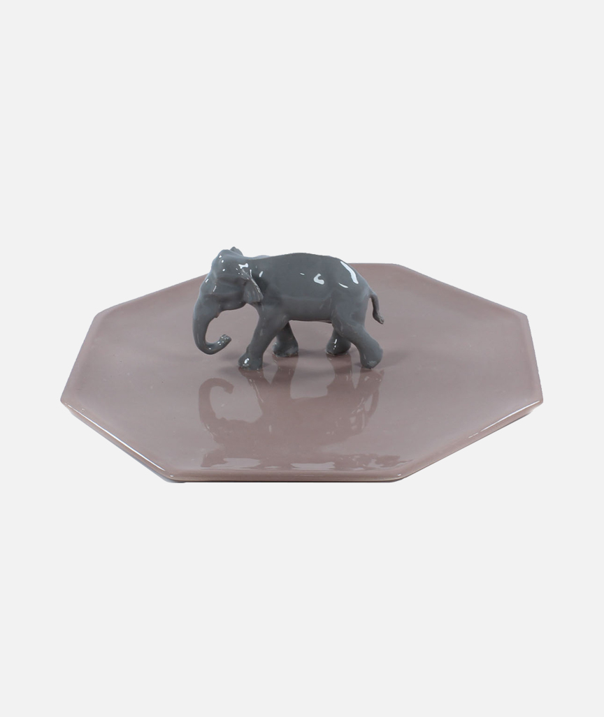 Teller mit Elefantenfigur