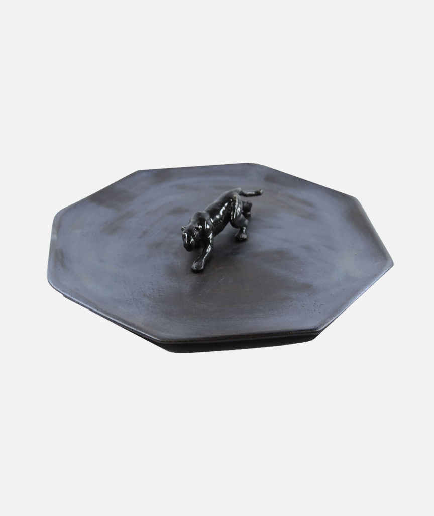 Teller mit Pantherfigur