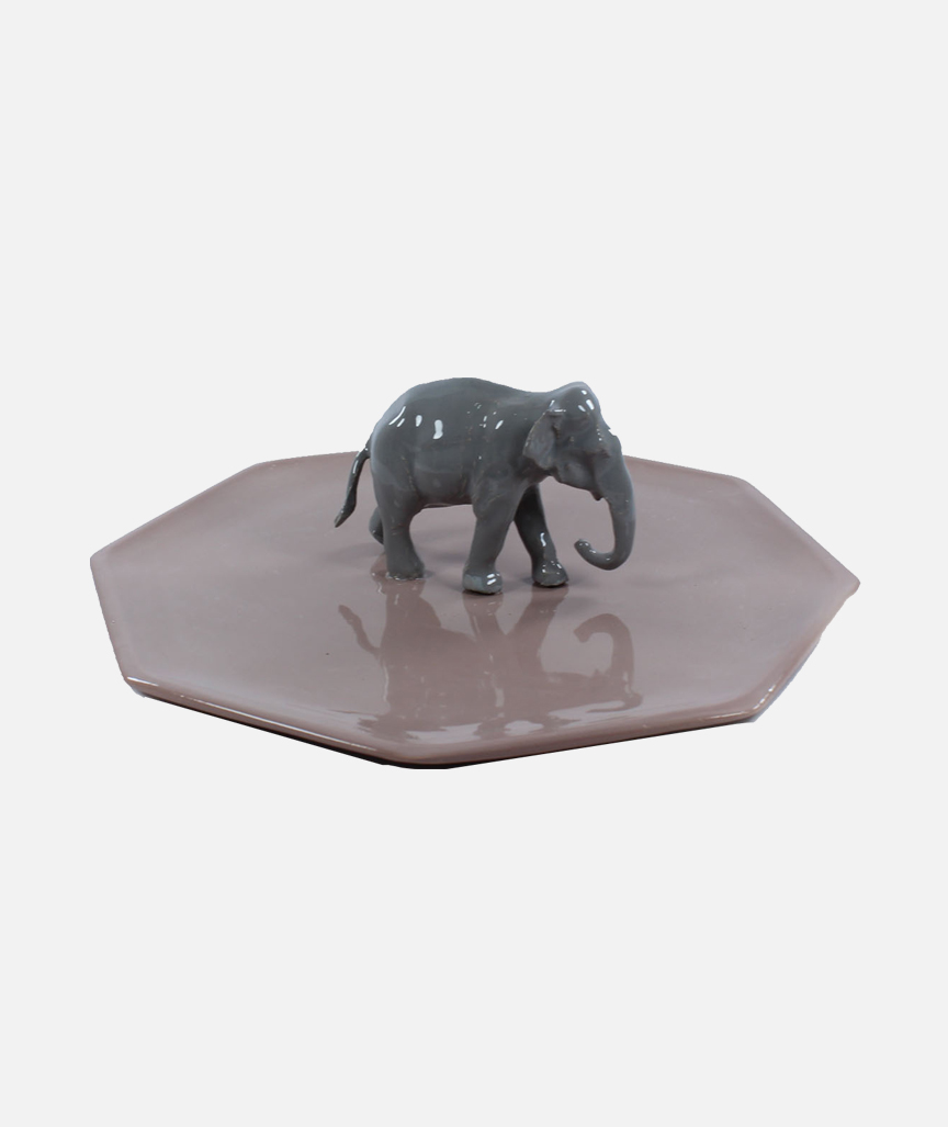 Teller mit Elefantenfigur