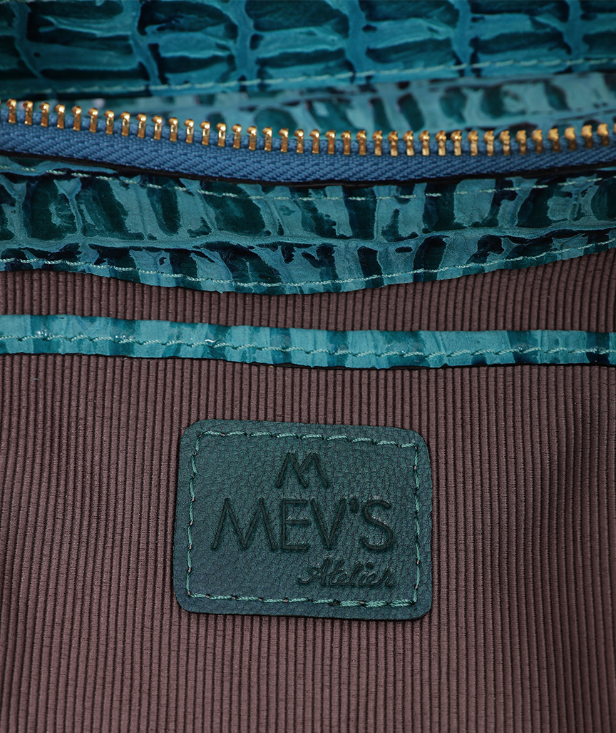 MEVS-ATELIER_ephronblue_3 Ephron Leder Baguette Tasche in Blau Krokodil geprägt